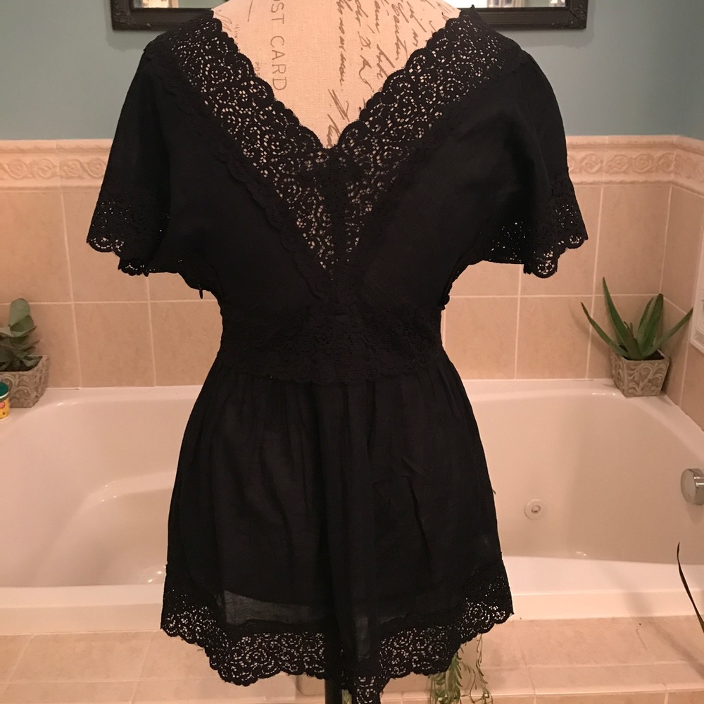 Nine West Sheer & Lace Deep Vneck short sleeve top